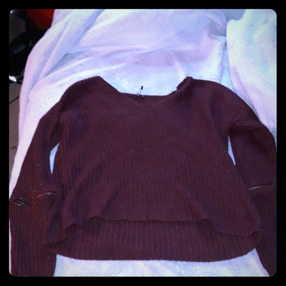 Marroon lomg sleeve sweater shirt